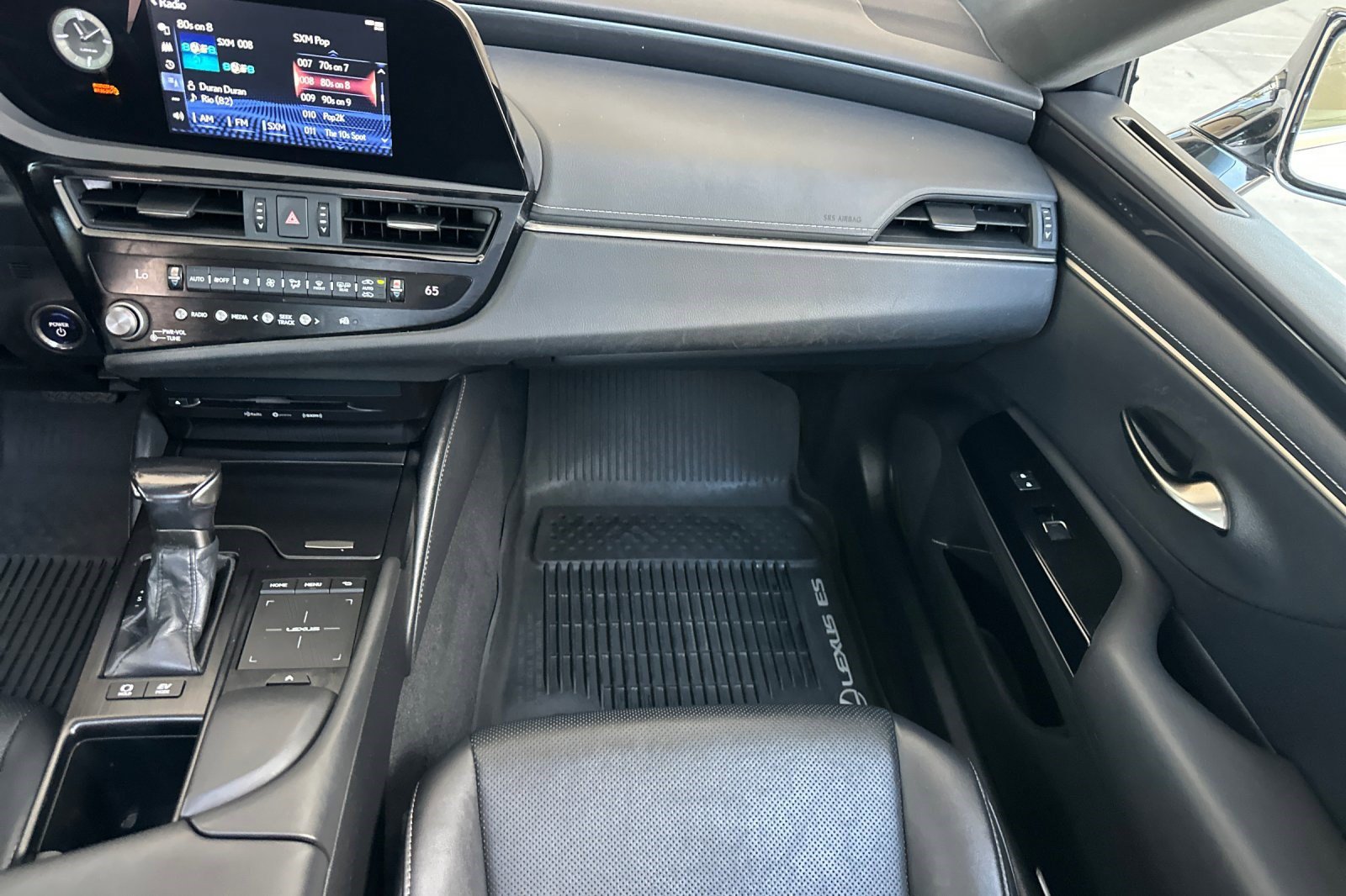 Used 2022 Lexus ES 300h w/ Accessory Package FWD image 27