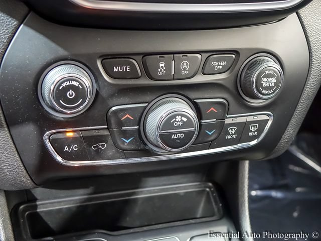 Used 2019 Jeep Cherokee Trailhawk AWD/4WD image 16