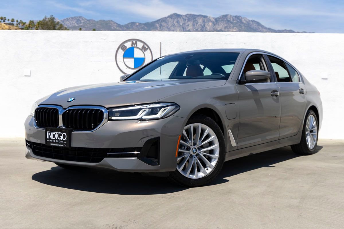 Used 2021 BMW 530e w/ Premium Package RWD image 8