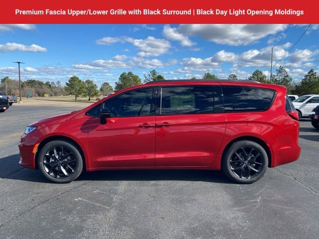 New 2026 Chrysler Pacifica Select w/ S Appearance Package FWD image 4