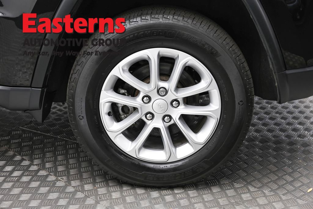 Used 2022 Jeep Grand Cherokee Laredo E w/ Security & Convenience Group image 8