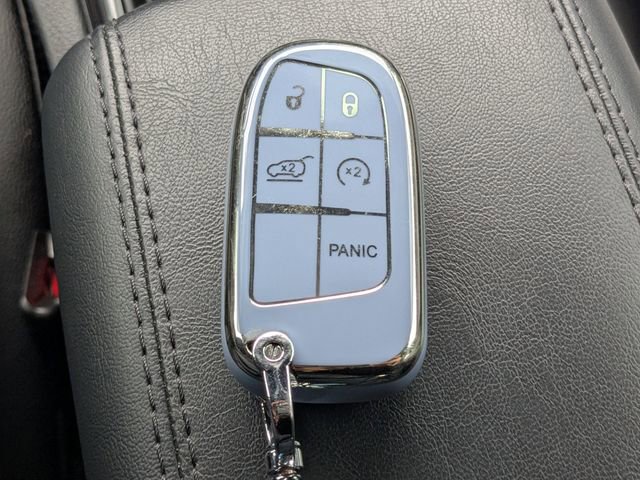 Used 2025 Jeep Compass Latitude w/ Convenience Group image 30