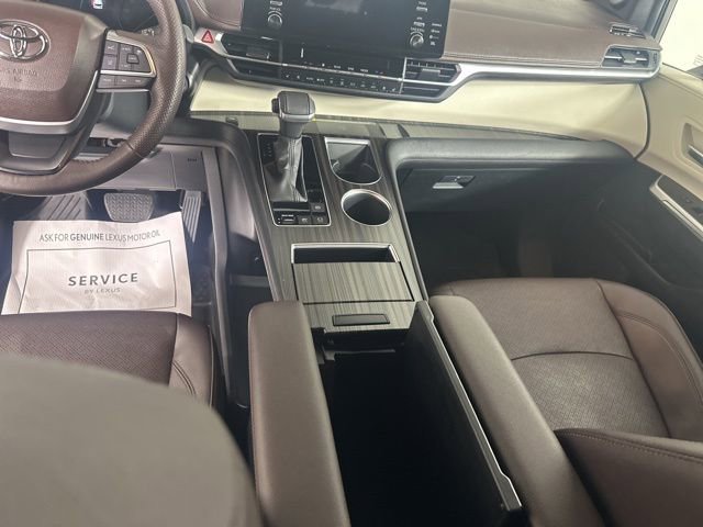 Used 2023 Toyota Sienna Platinum AWD/4WD image 12