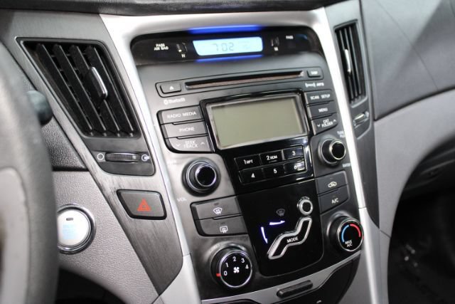 Used 2013 Hyundai Sonata SE FWD image 14