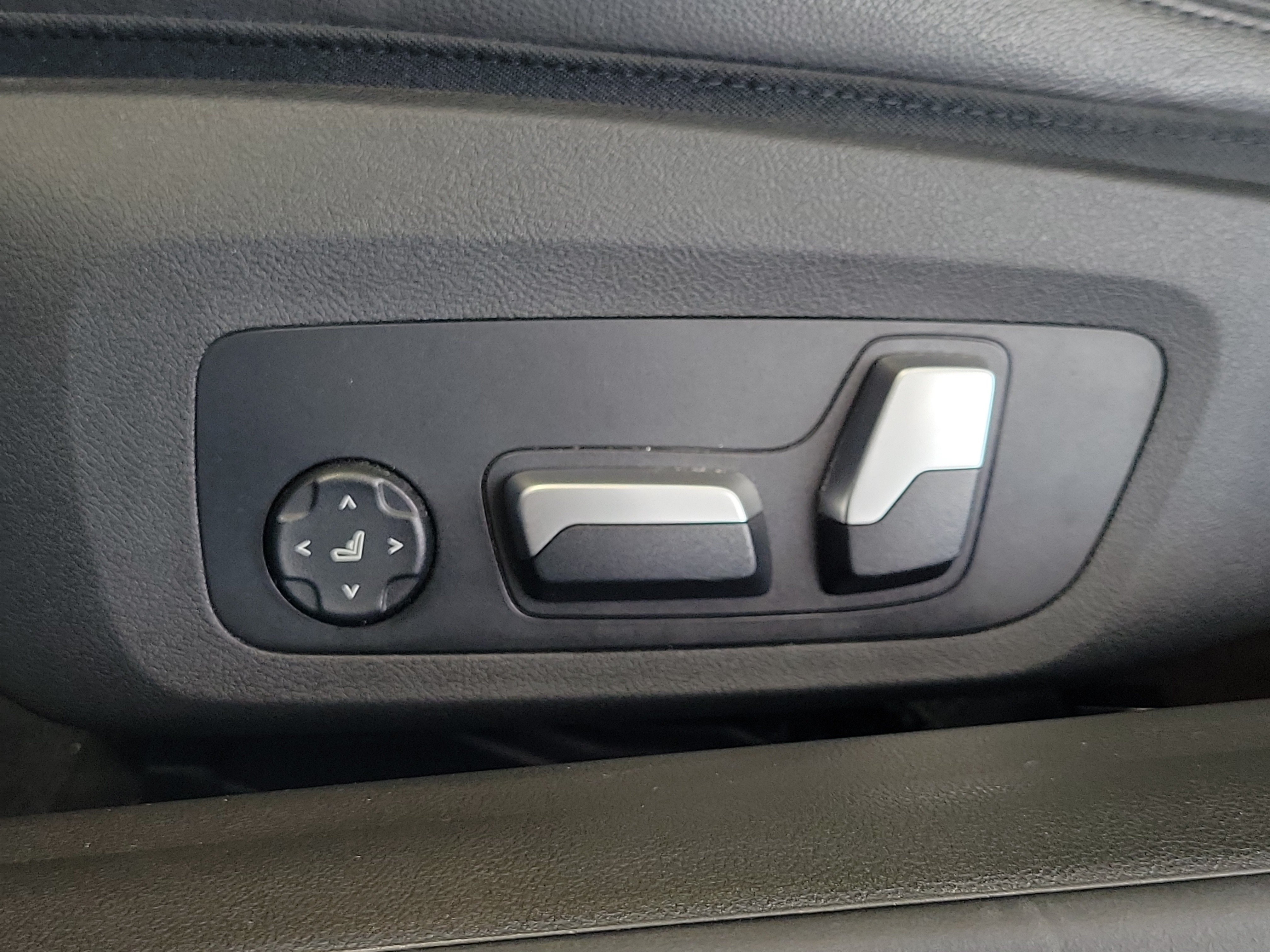 Used 2021 BMW 430i Coupe w/ Convenience Package RWD image 19
