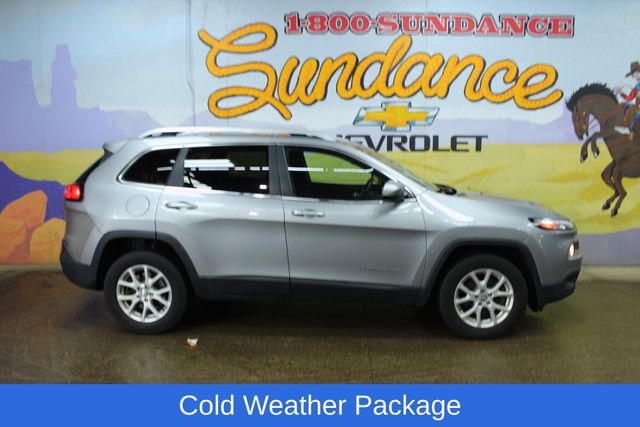Used 2016 Jeep Cherokee Latitude w/ Comfort & Convenience Group AWD/4WD image 1