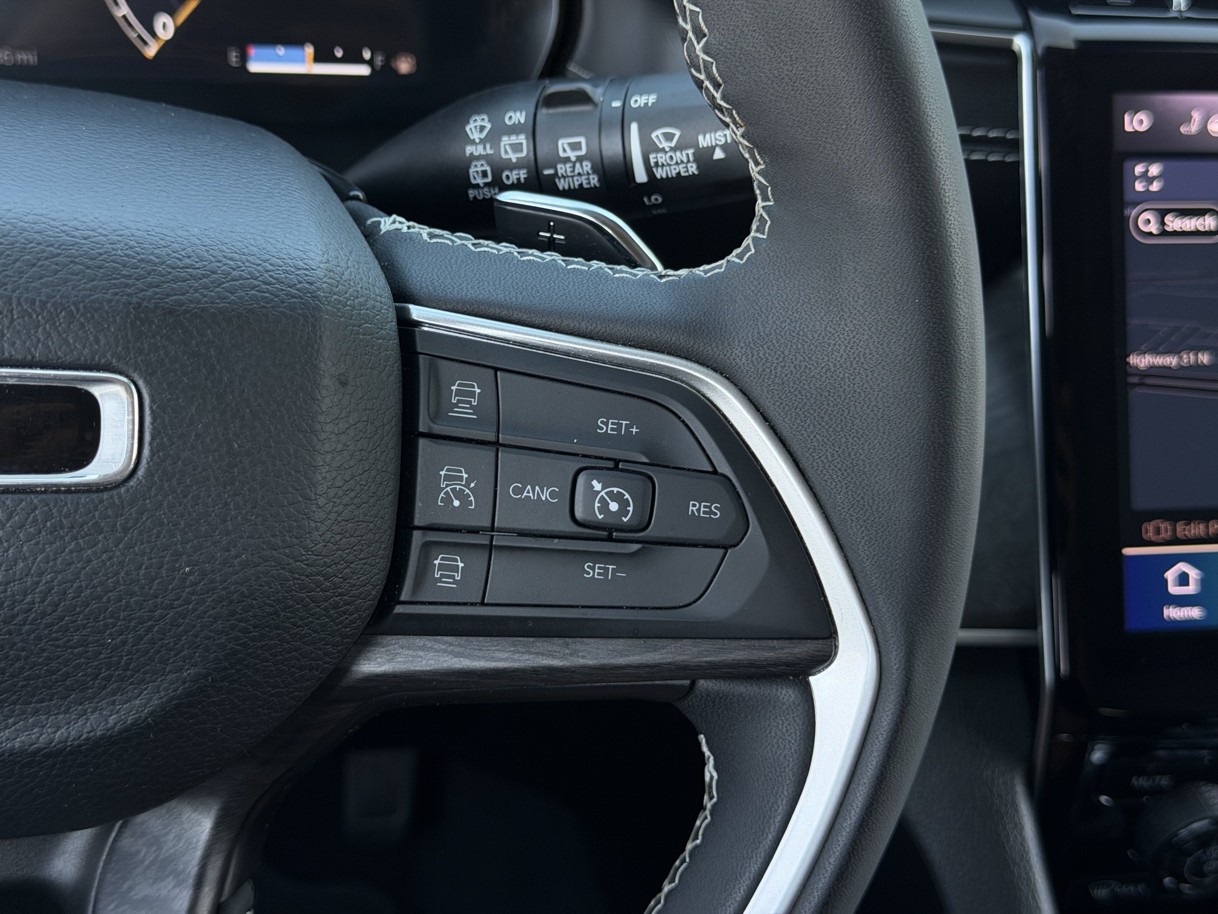 Used 2023 Jeep Grand Cherokee Limited AWD/4WD image 19