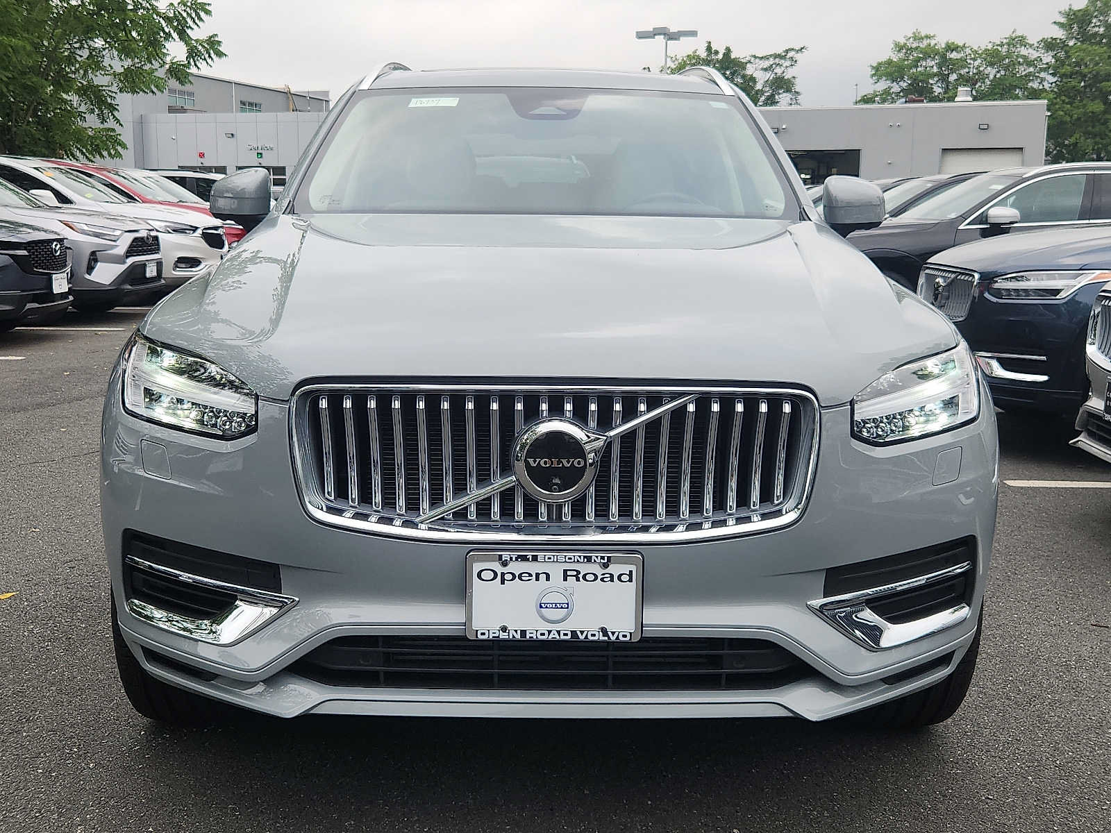 Certified 2025 Volvo XC90 T8 Plus w/ Protection Package AWD/4WD image 2