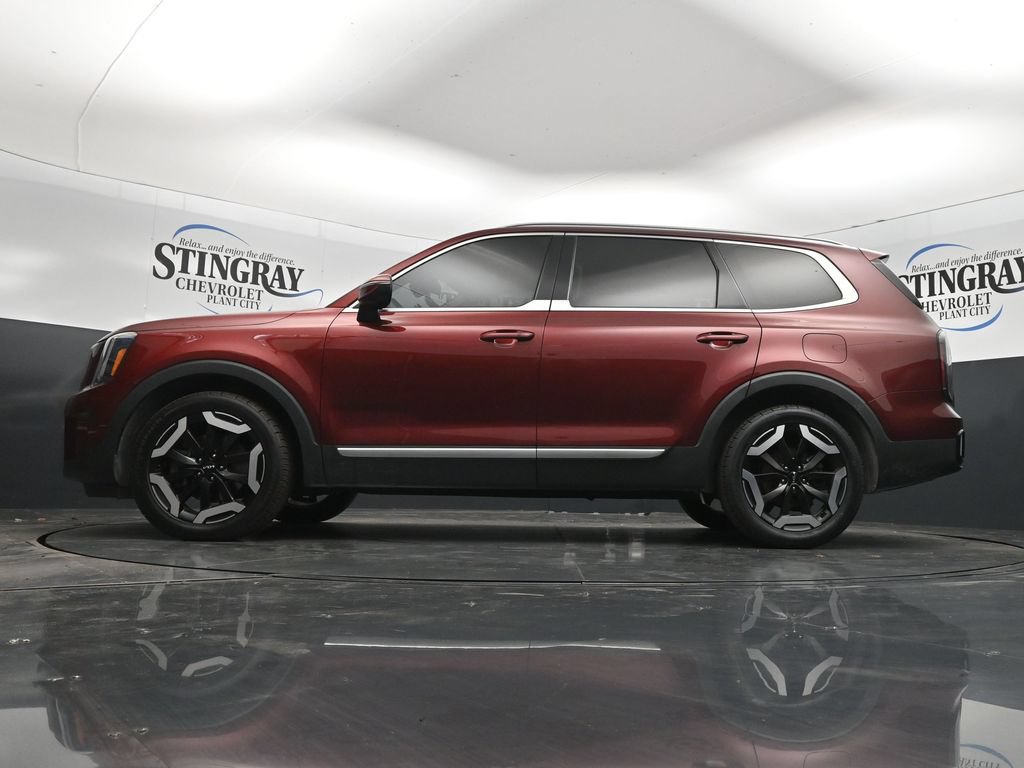 Used 2023 Kia Telluride EX w/ EX Captain's Chair Package FWD image 29