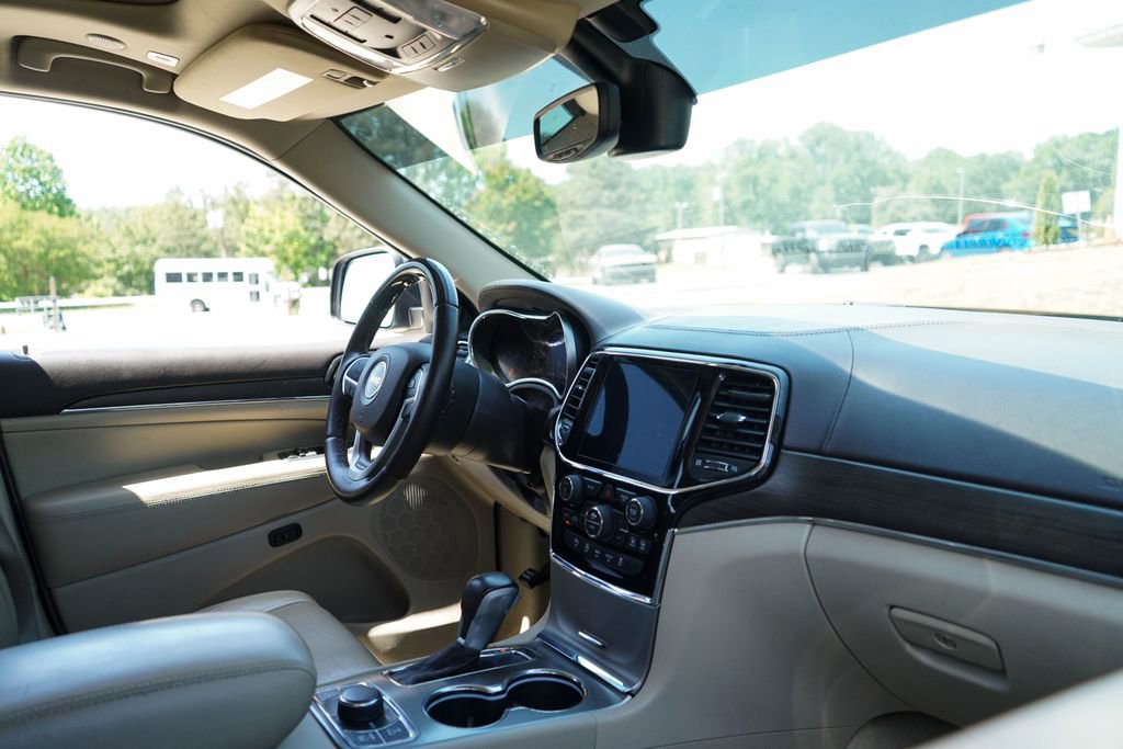 Used 2020 Jeep Grand Cherokee Overland AWD/4WD image 13