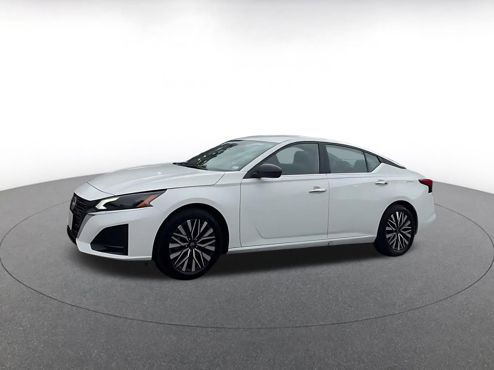 Used 2025 Nissan Altima 2.5 SV FWD image 8