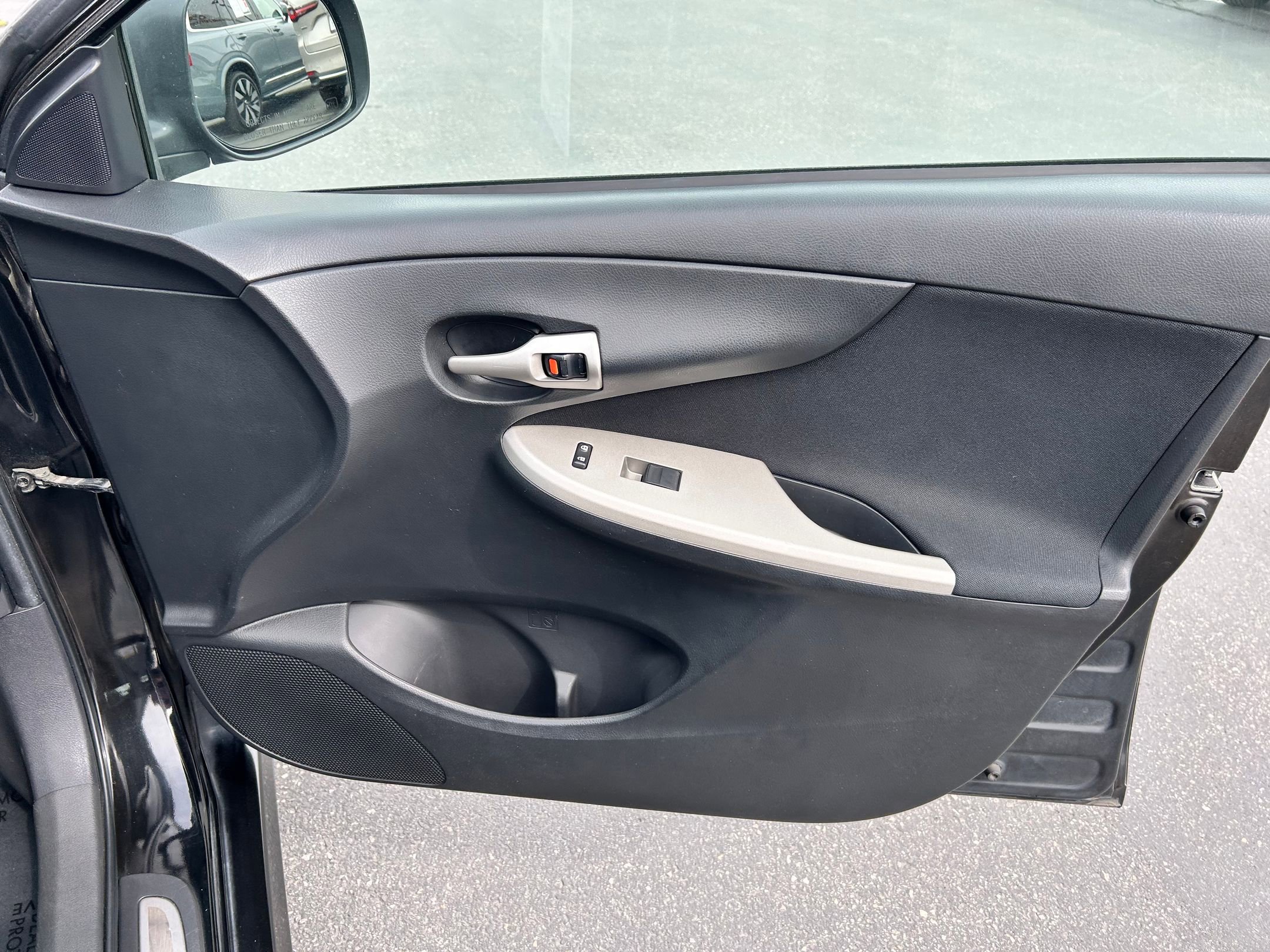 Used 2010 Toyota Corolla S image 25