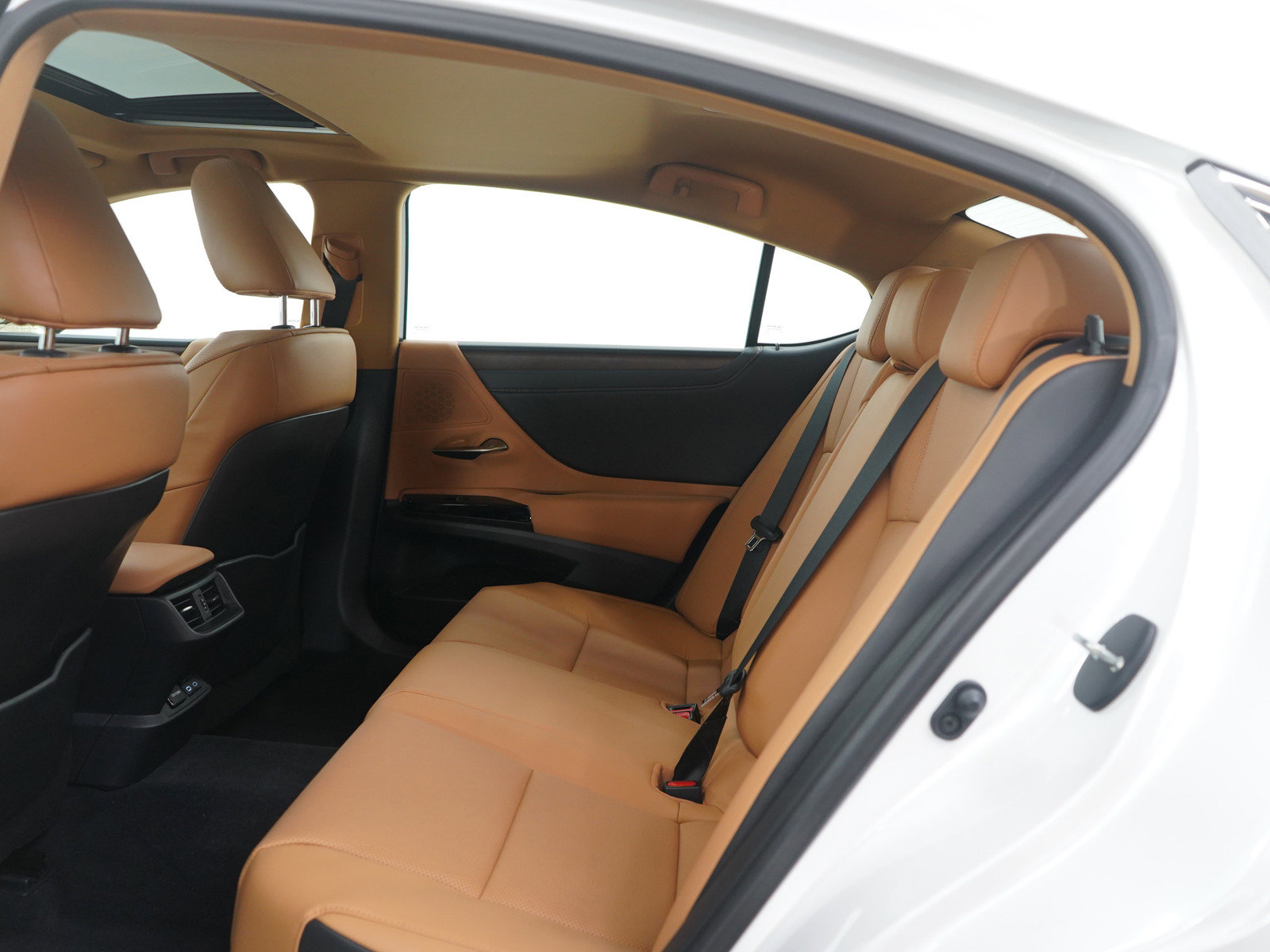 Used 2024 Lexus ES 250 w/ Premium Package image 17