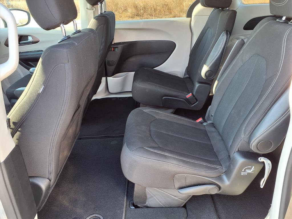 Used 2024 Chrysler Voyager LX image 27