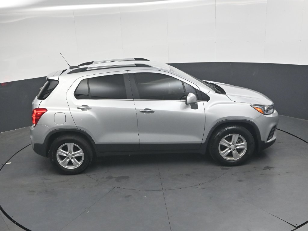 Used 2020 Chevrolet Trax LT w/ LT Convenience Package FWD image 24