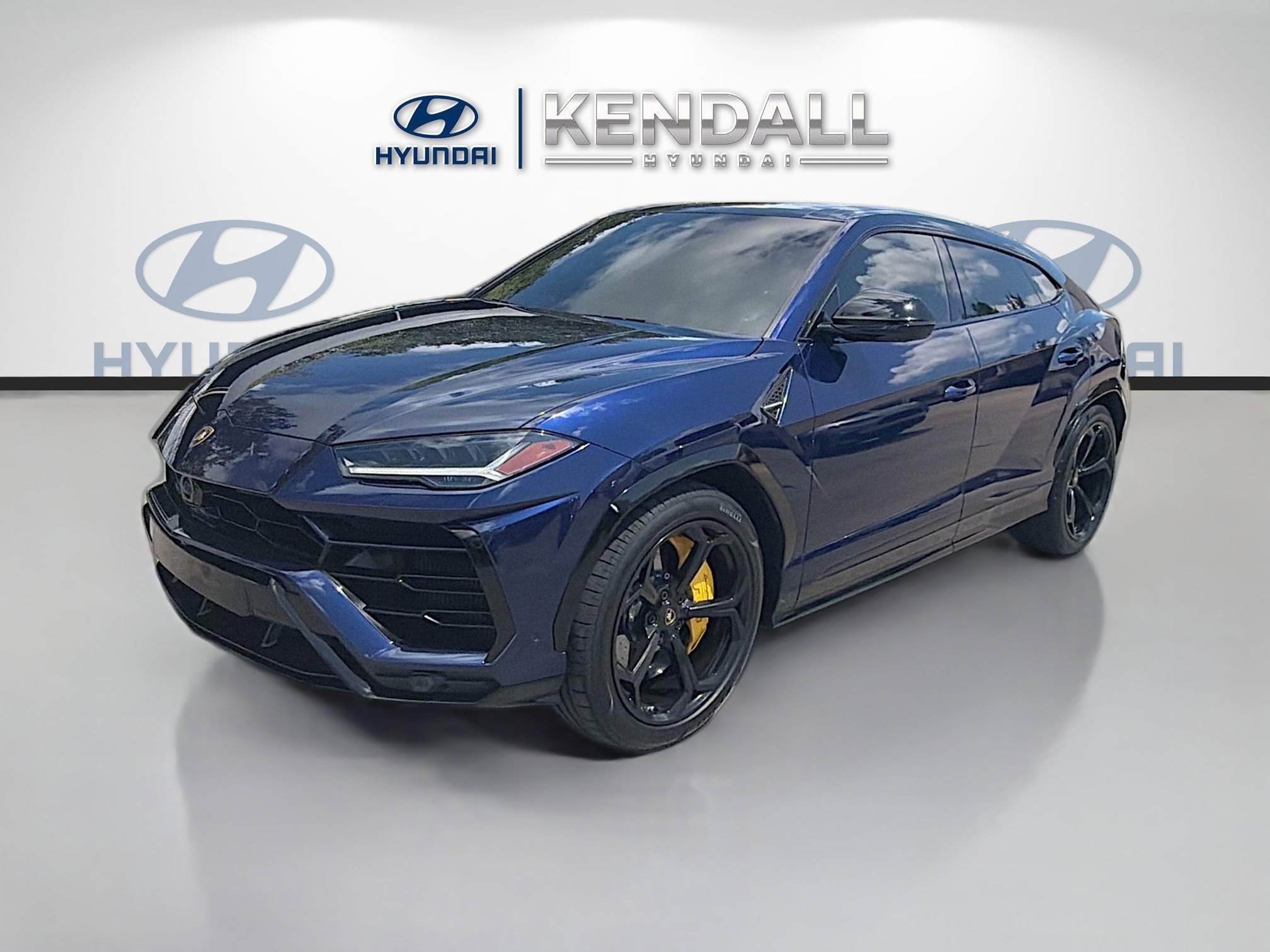 Used 2022 Lamborghini Urus AWD/4WD image 3