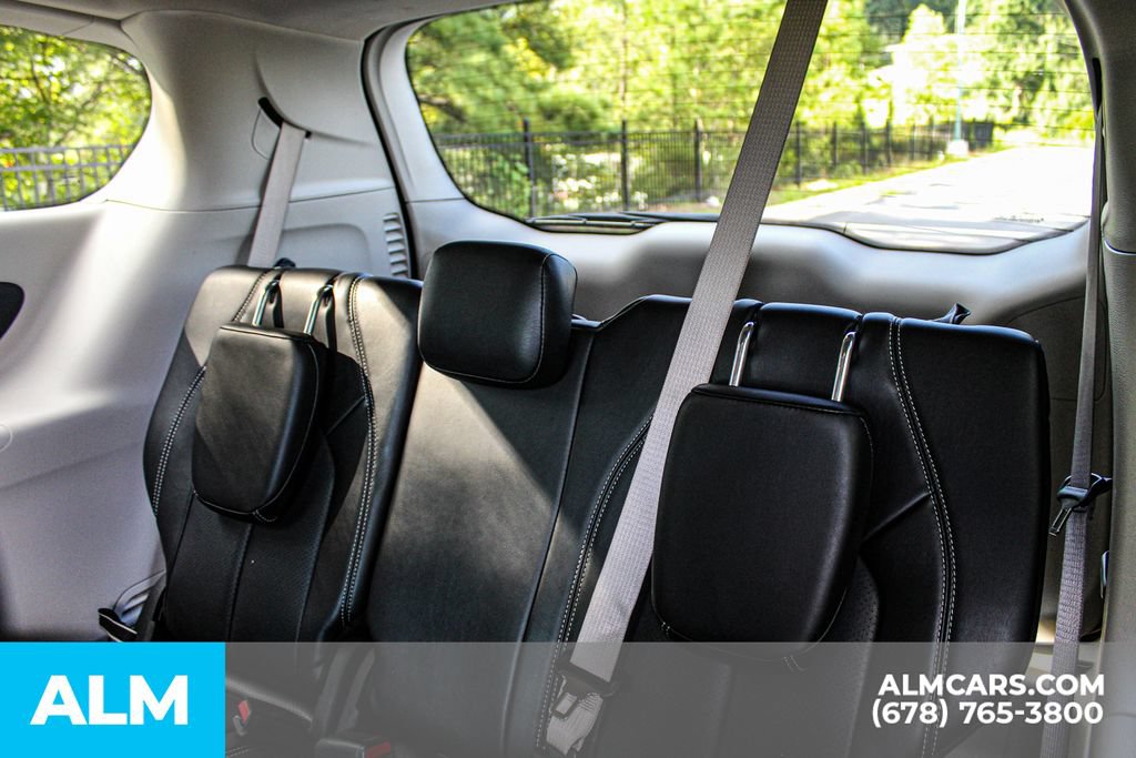 Used 2023 Chrysler Pacifica Touring-L FWD image 18