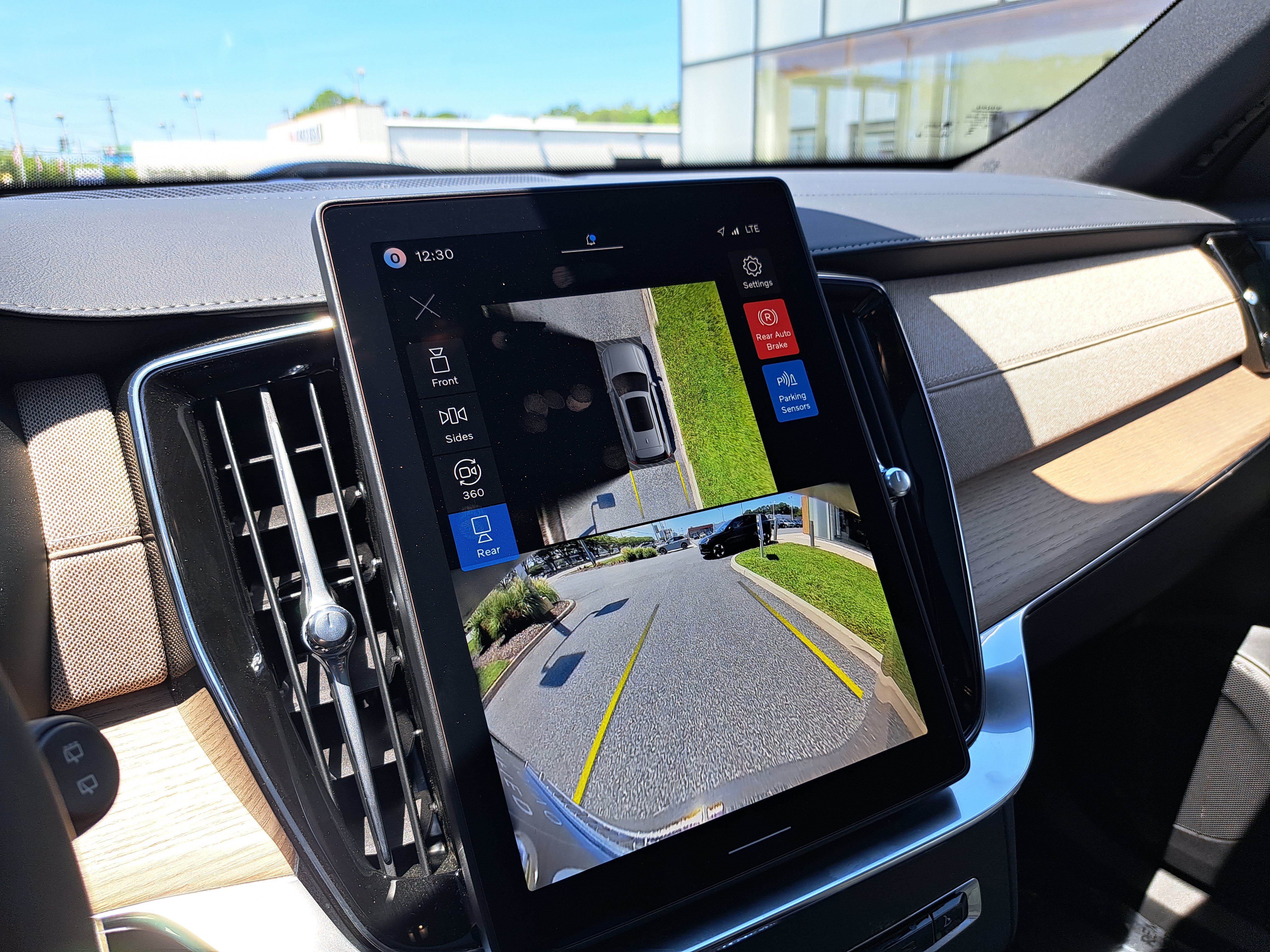New 2025 Volvo XC90 B5 Plus AWD/4WD image 12