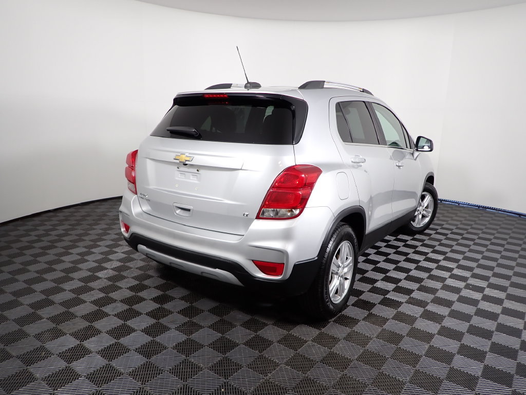Used 2019 Chevrolet Trax LT w/ LT Convenience Package FWD image 12