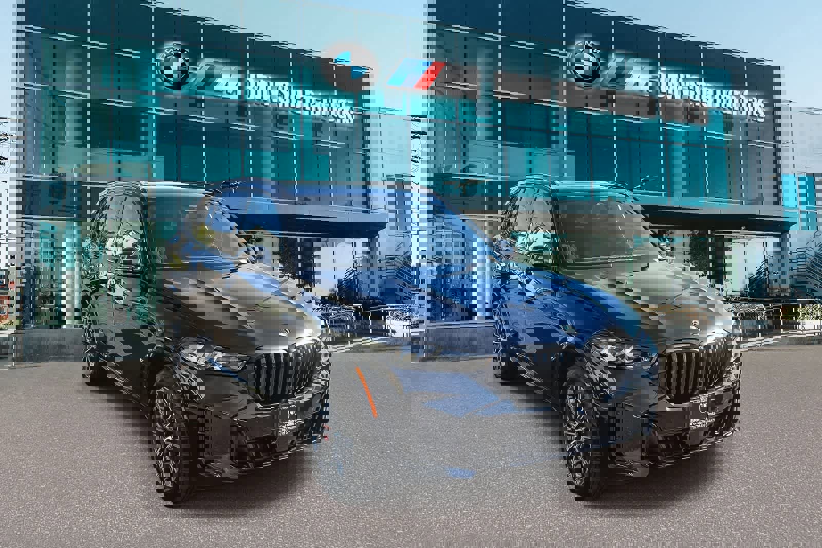 Used 2026 BMW X5 xDrive40i w/ M Sport Package AWD/4WD image 3