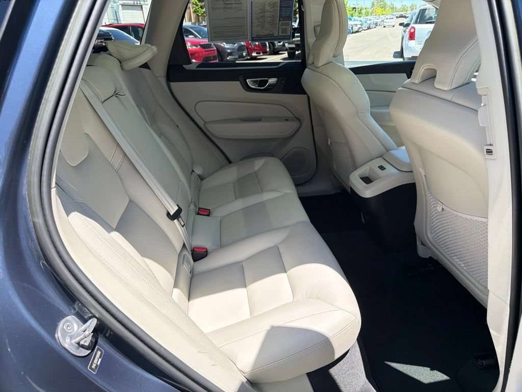 Used 2023 Volvo XC60 B5 Plus AWD/4WD image 15