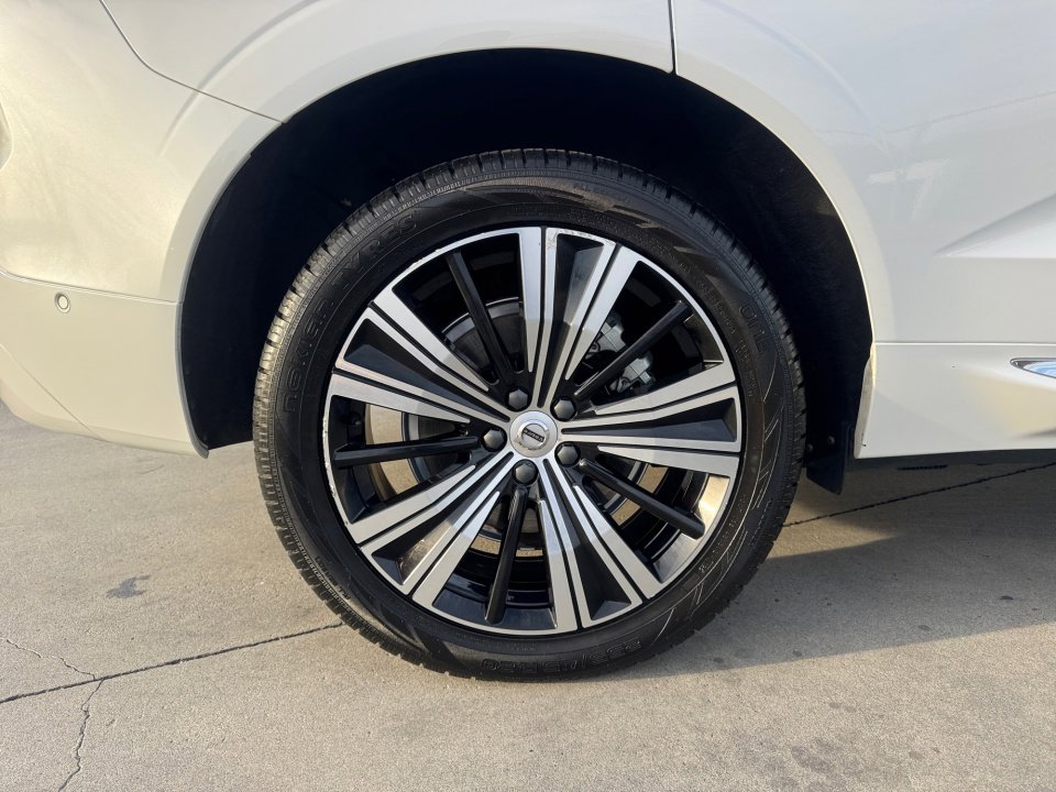 Used 2023 Volvo XC60 T8 Plus w/ Protection Package Premier image 27