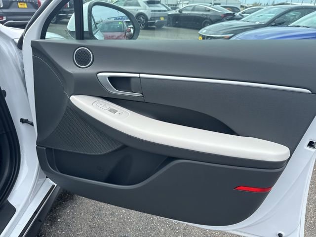 Used 2025 Hyundai Sonata SE image 9