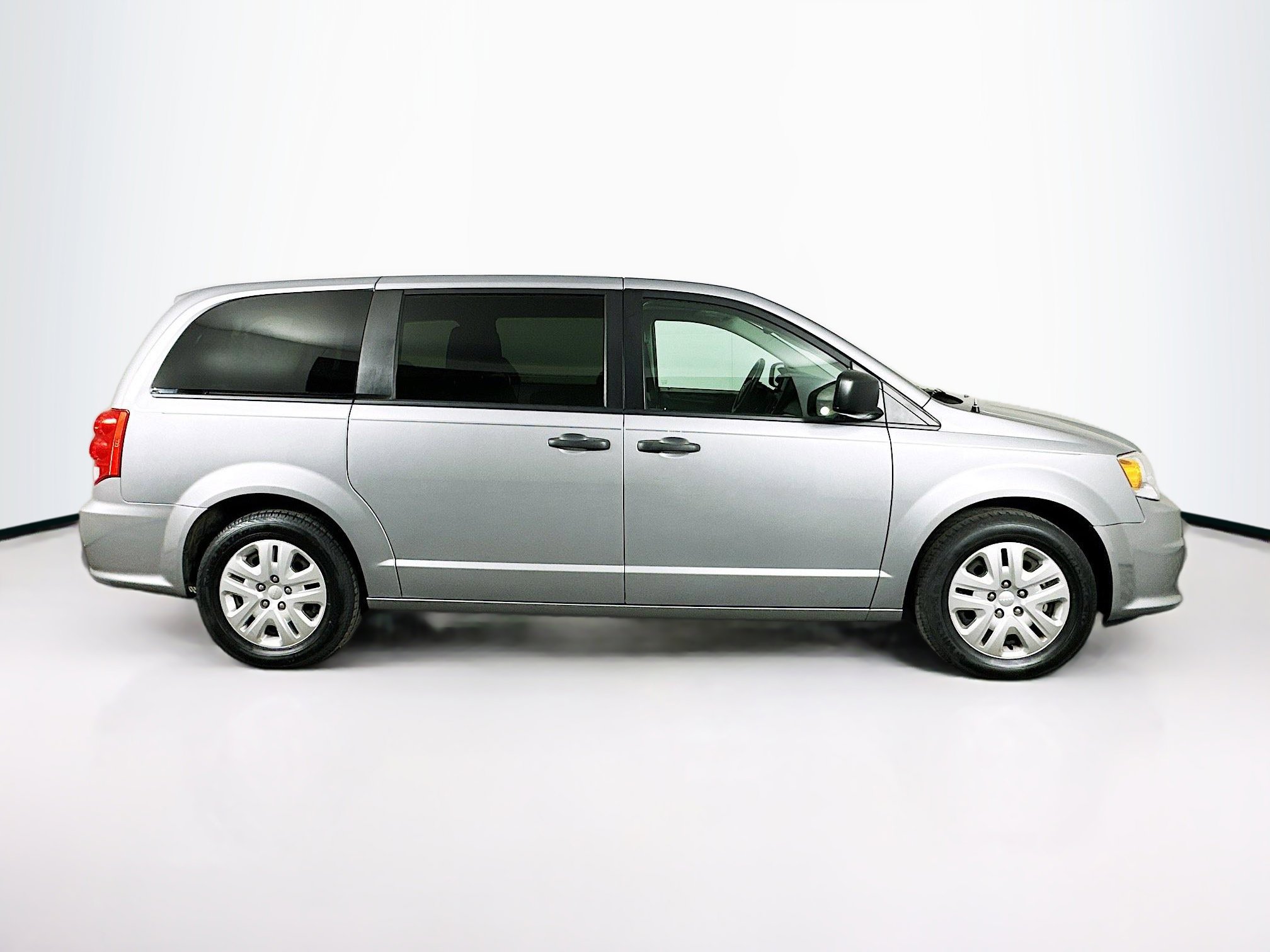 Used 2020 Dodge Grand Caravan SE w/ UConnect Hands-Free Group image 10