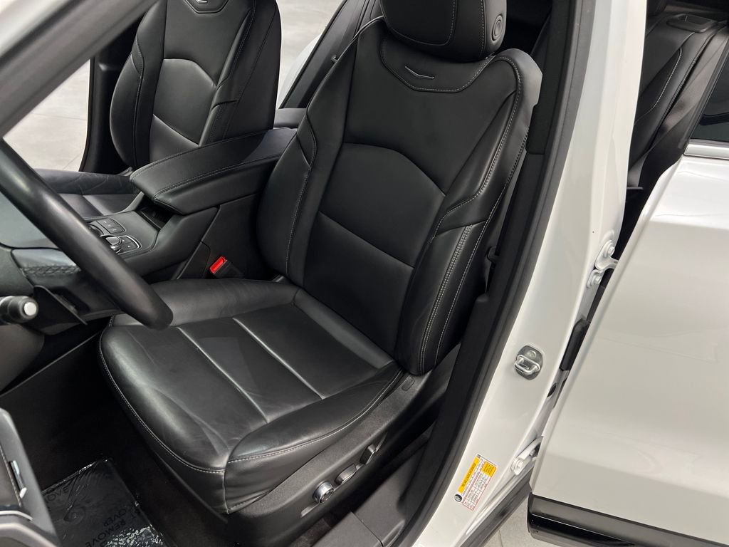 Used 2024 Cadillac XT4 Premium Luxury image 9