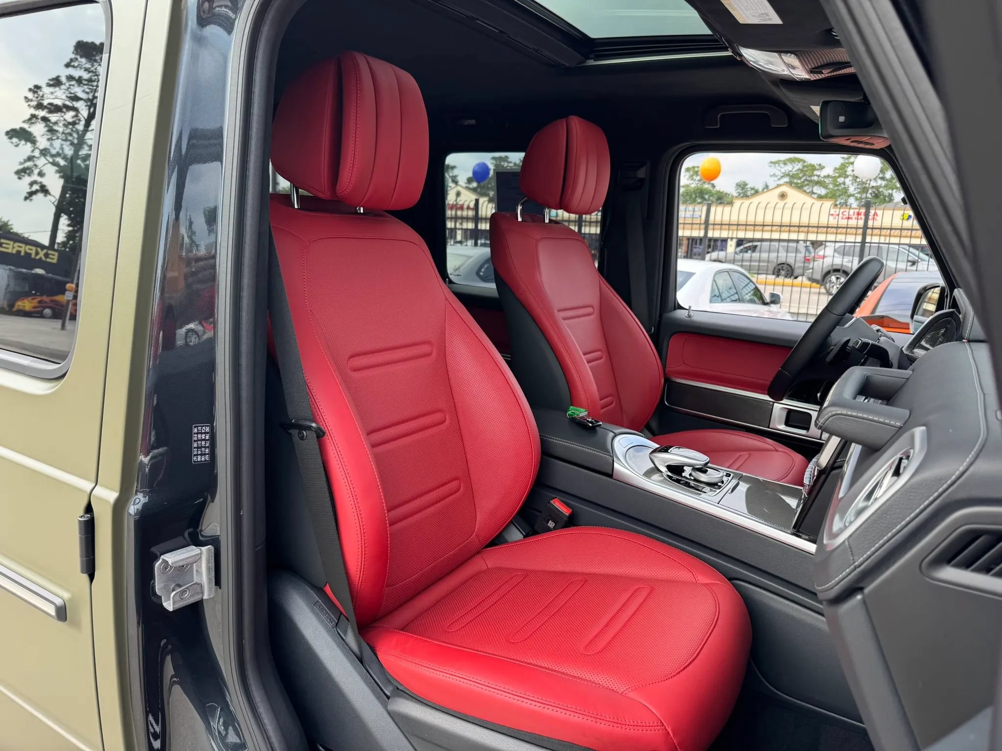 Used 2024 Mercedes-Benz G 550 image 27