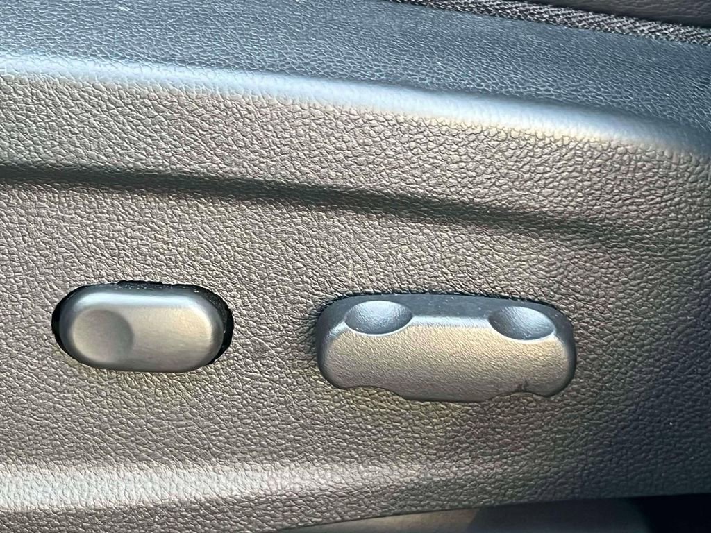 Used 2019 Chevrolet Trax LT w/ LT Convenience Package FWD image 20