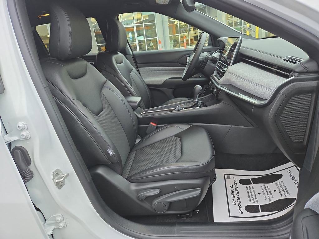 Used 2024 Jeep Compass Latitude image 17