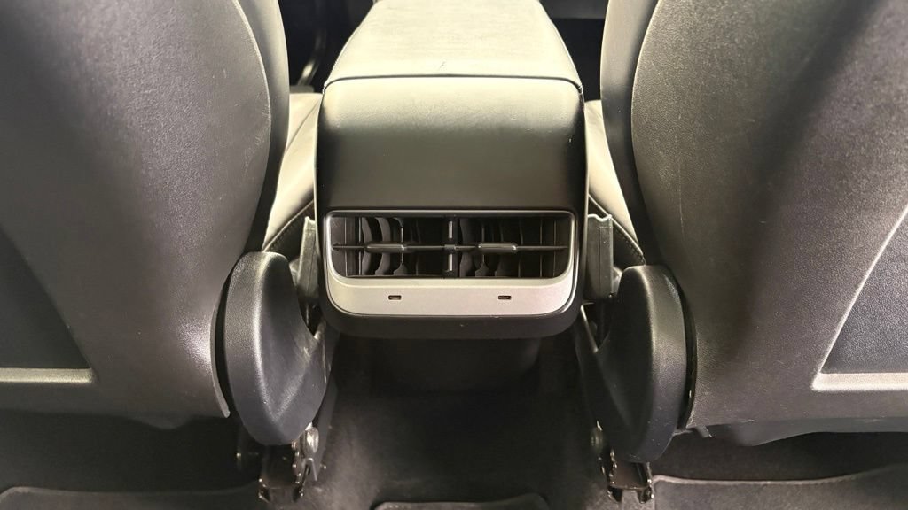 Used 2024 Tesla Model Y Long Range AWD/4WD image 33