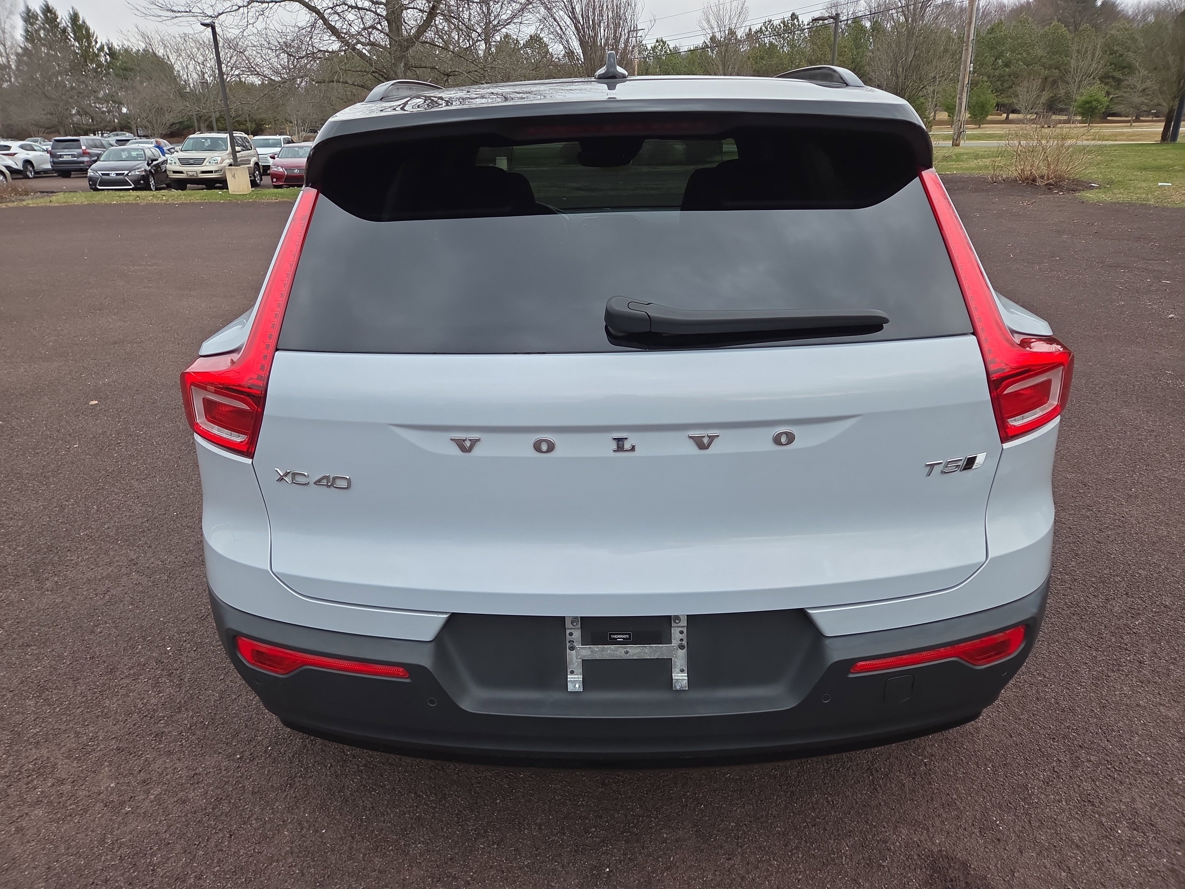 Used 2021 Volvo XC40 T5 R-Design w/ Climate Package image 4