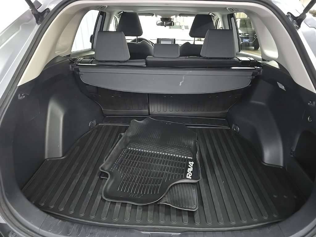 Used 2019 Toyota RAV4 XLE AWD/4WD image 12