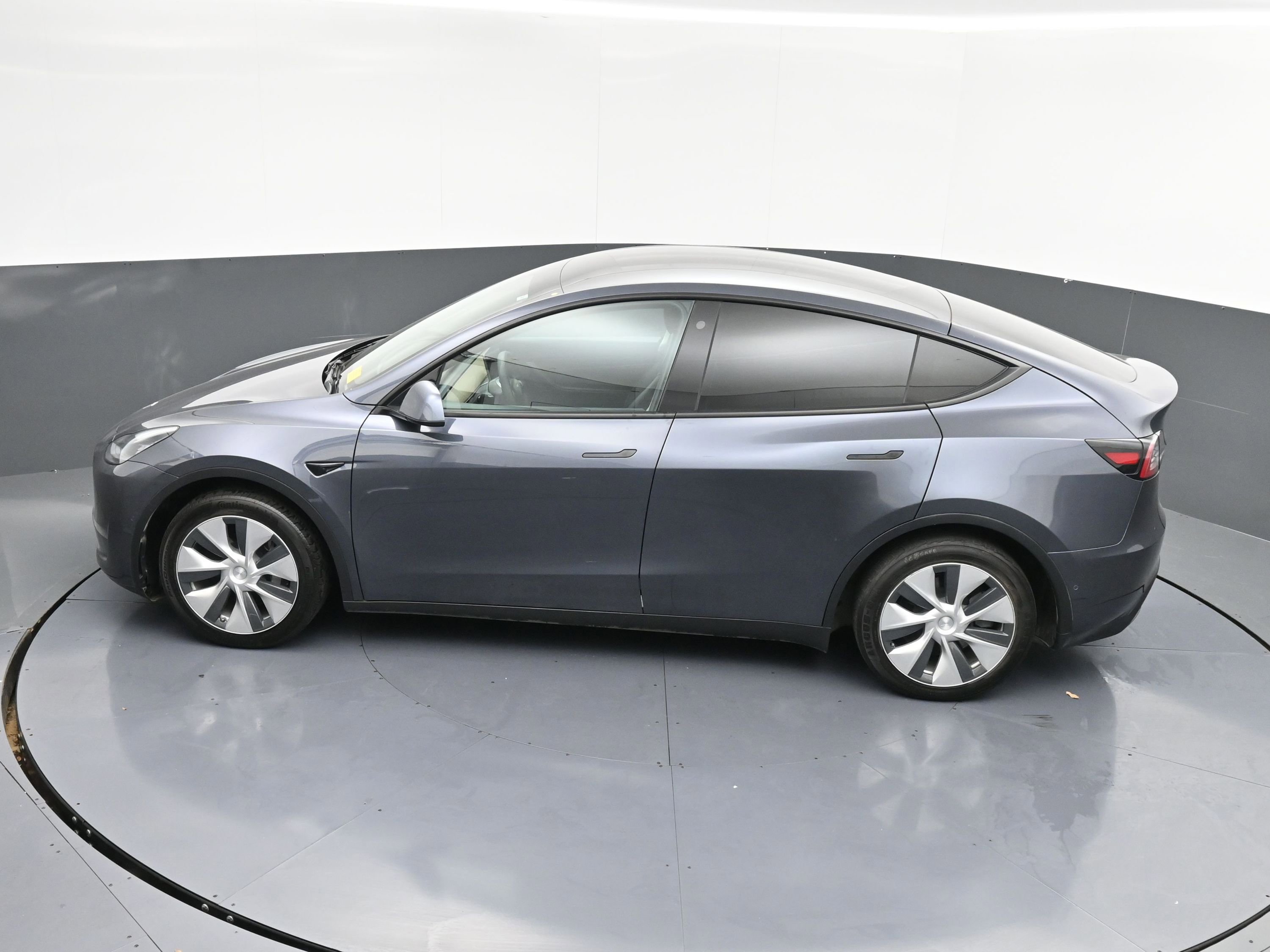 Used 2022 Tesla Model Y Long Range image 35