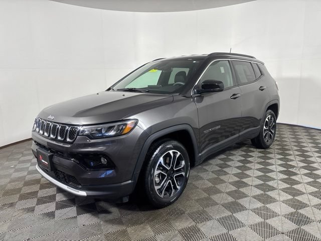 Used 2024 Jeep Compass Limited AWD/4WD image 3