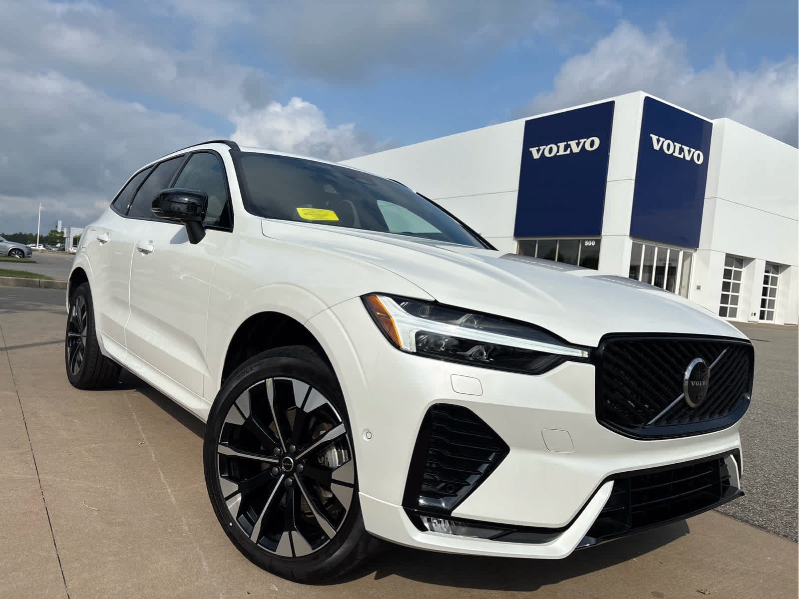Used 2026 Volvo XC60 B5 Plus AWD/4WD image 4
