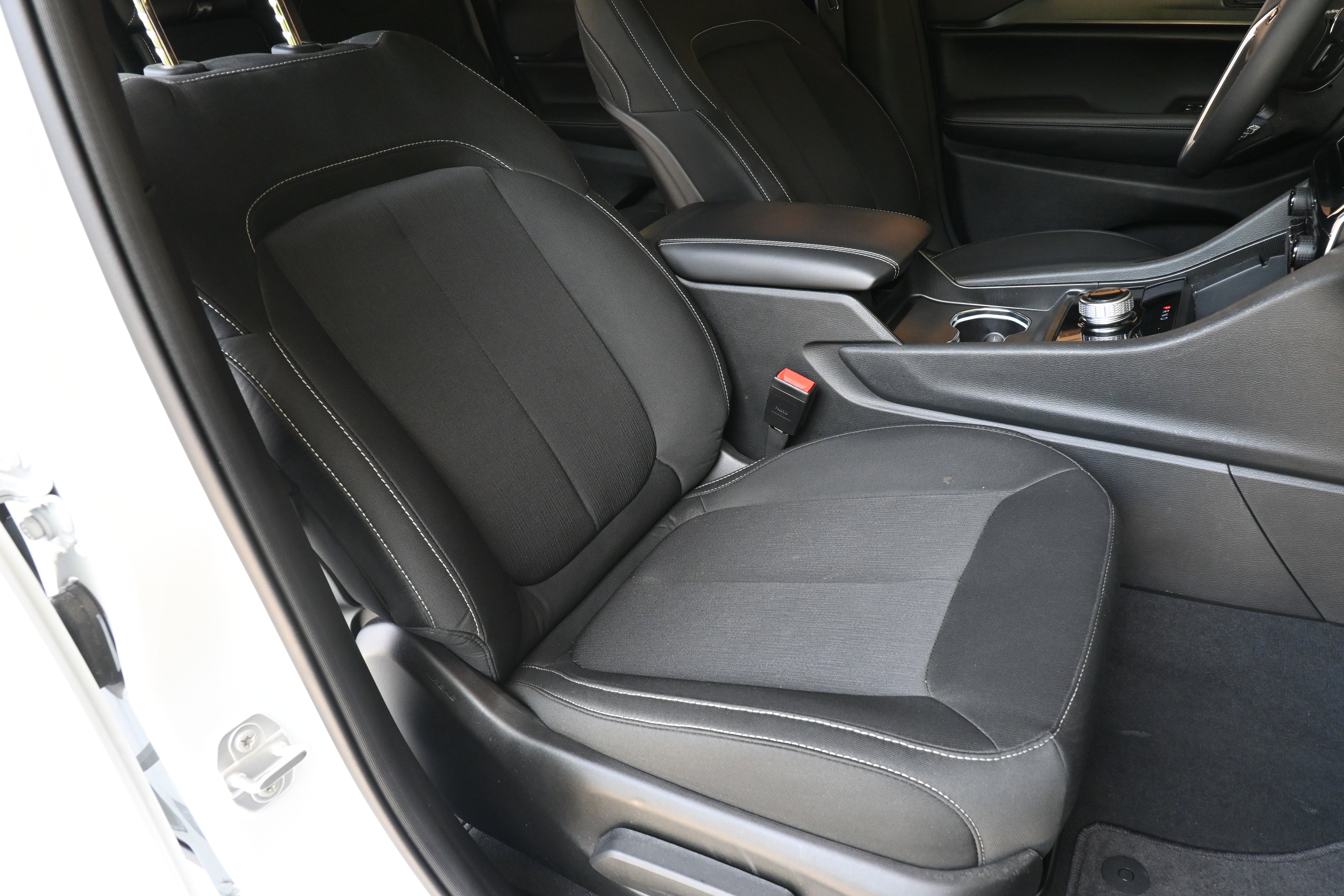 Used 2024 Jeep Grand Cherokee Laredo w/ MOPAR Finishing Package image 20