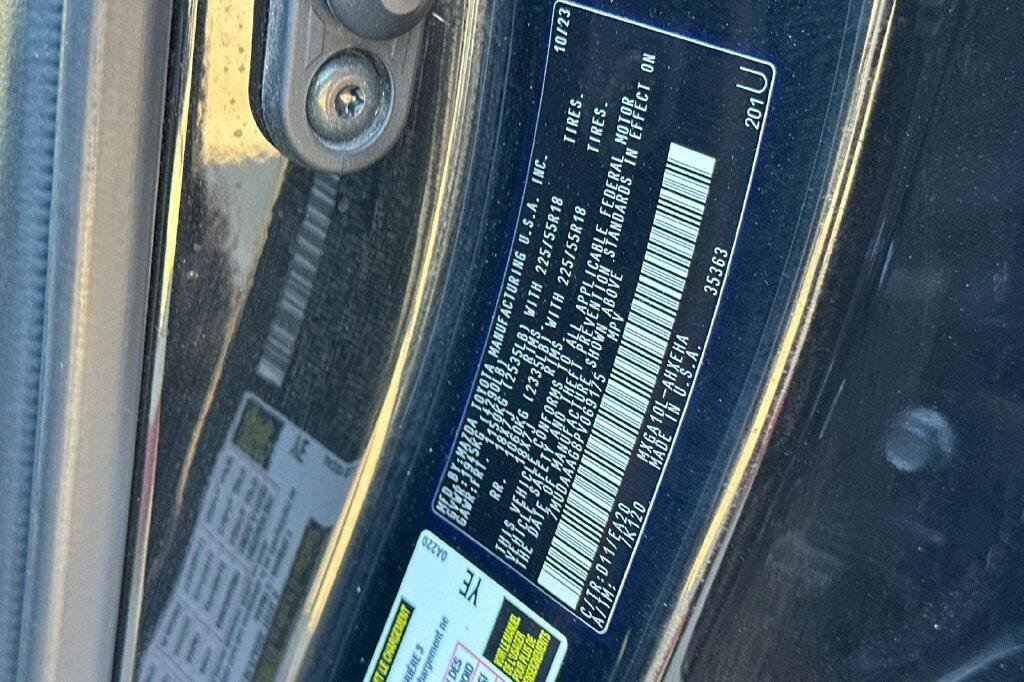 Used 2023 Toyota Corolla Cross XLE w/ Convenience Package FWD image 27