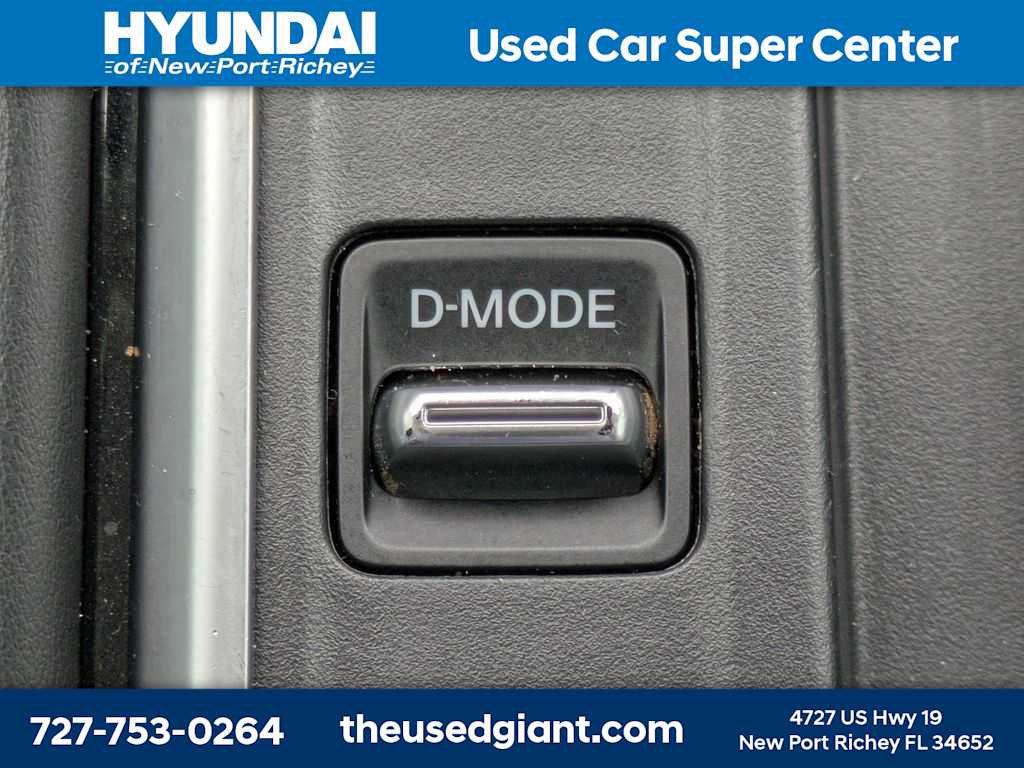 Used 2024 Nissan Pathfinder SV w/ Lighting Package (N92) FWD image 30