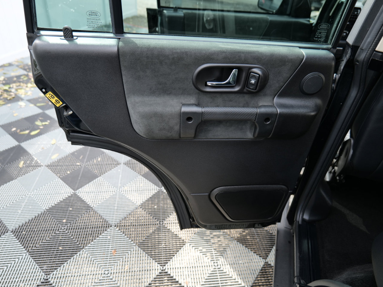 Used 2004 Land Rover Discovery SE image 42