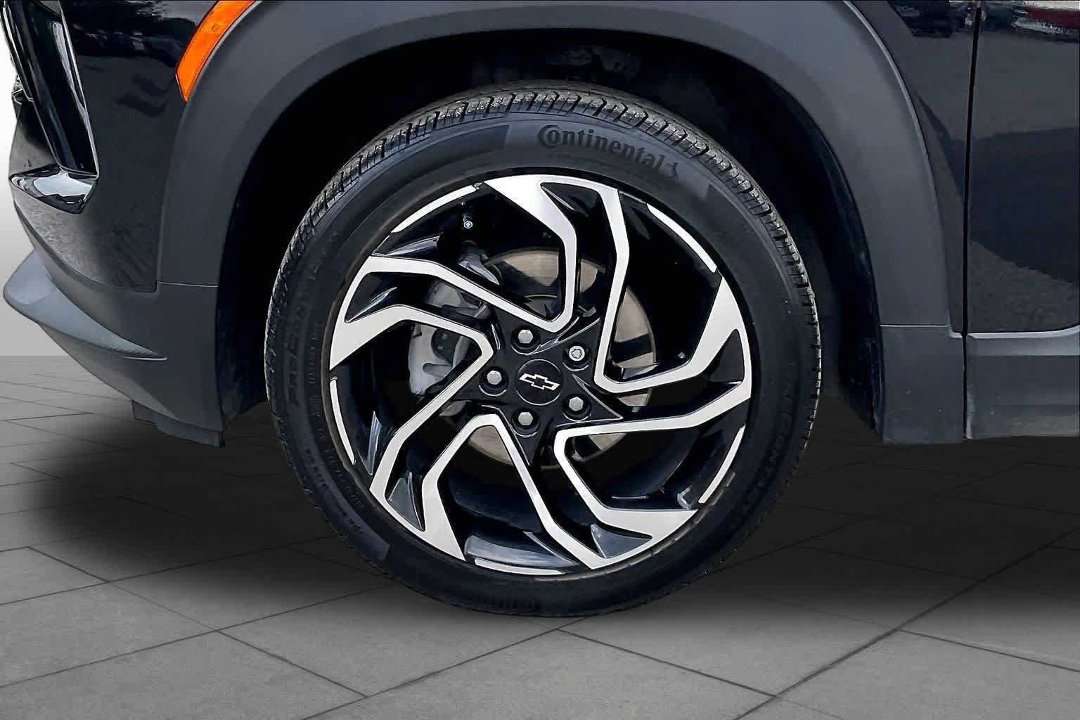 Used 2025 Chevrolet TrailBlazer RS w/ Convenience Package AWD/4WD image 11