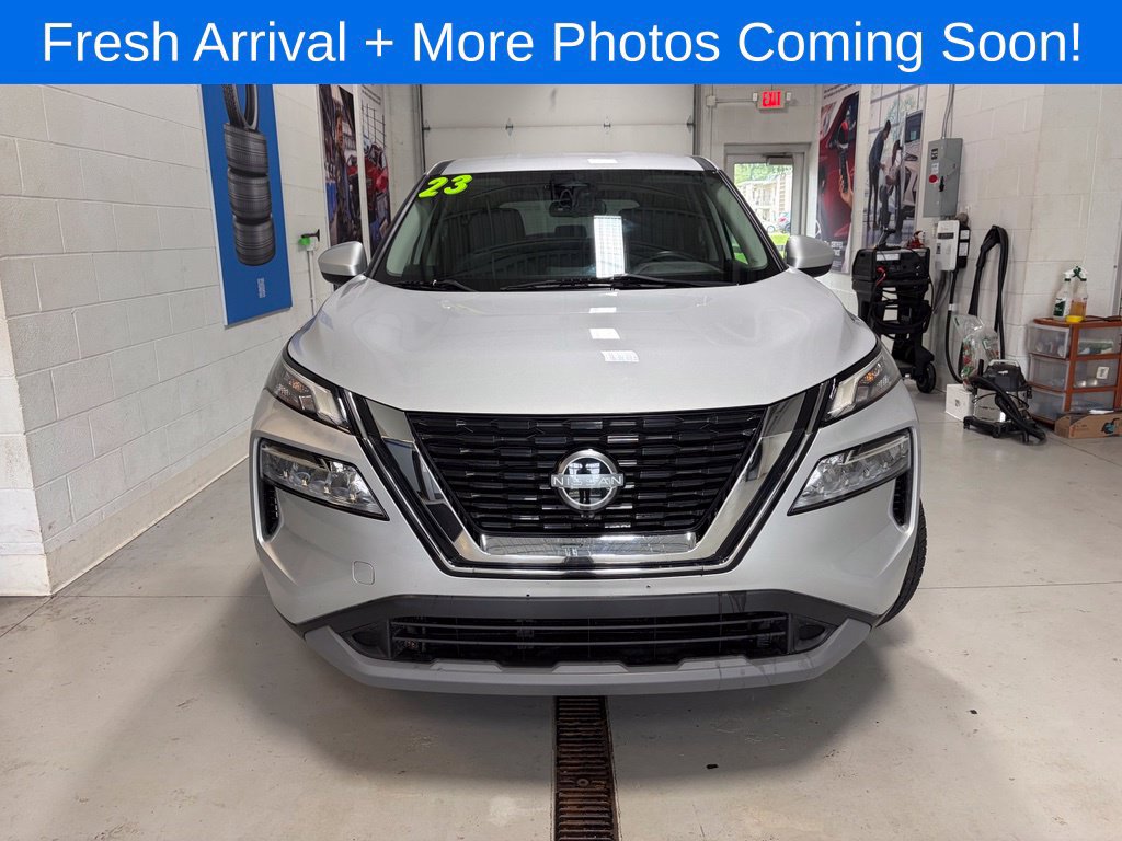 Used 2023 Nissan Rogue SV AWD/4WD image 3