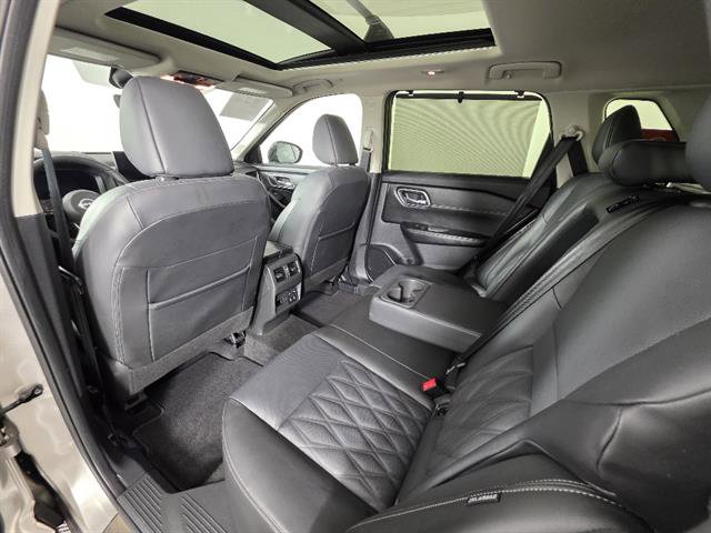 Used 2024 Nissan Rogue Platinum w/ Platinum Premium Package AWD/4WD image 27