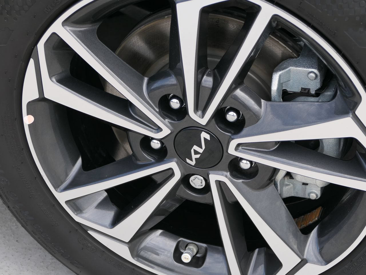 Used 2024 Kia Forte LXS w/ LXS Technology Package FWD image 8