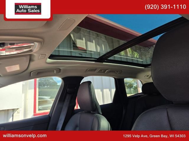 Used 2023 Volvo XC60 B5 Plus AWD/4WD image 2