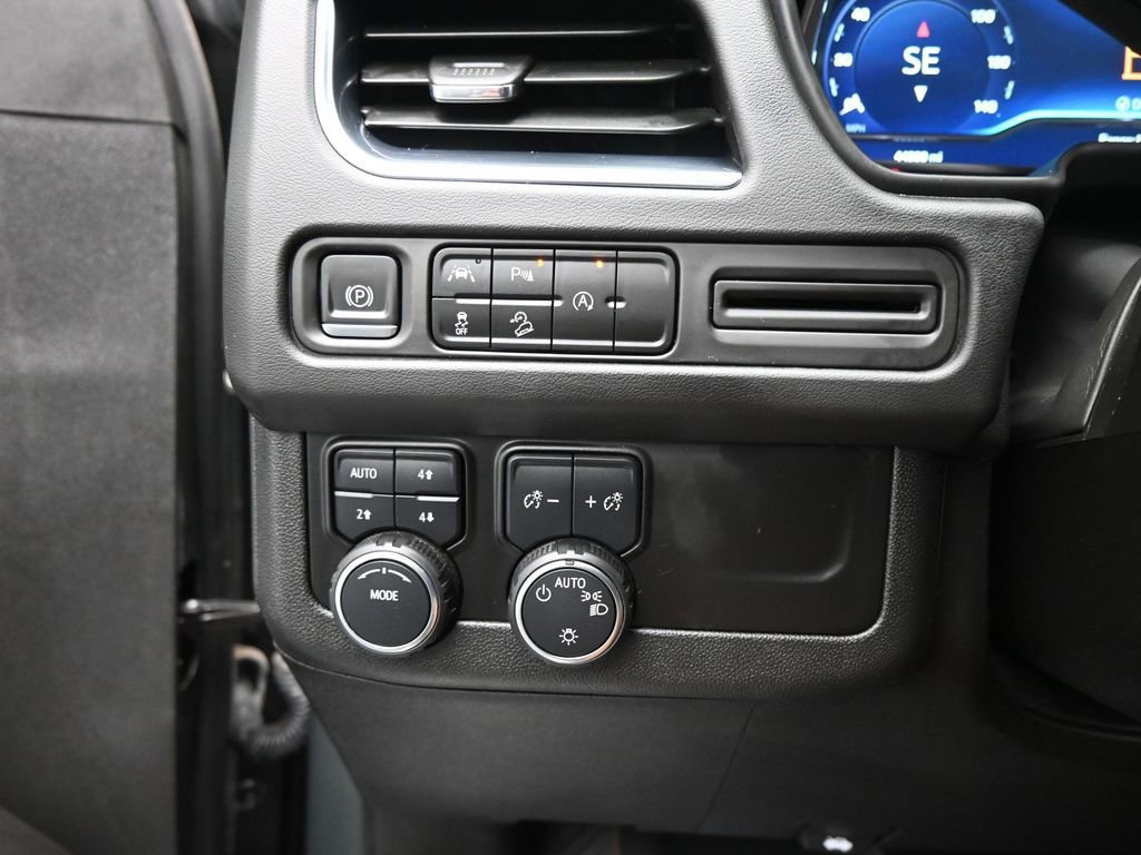 Used 2023 Chevrolet Suburban Premier image 13