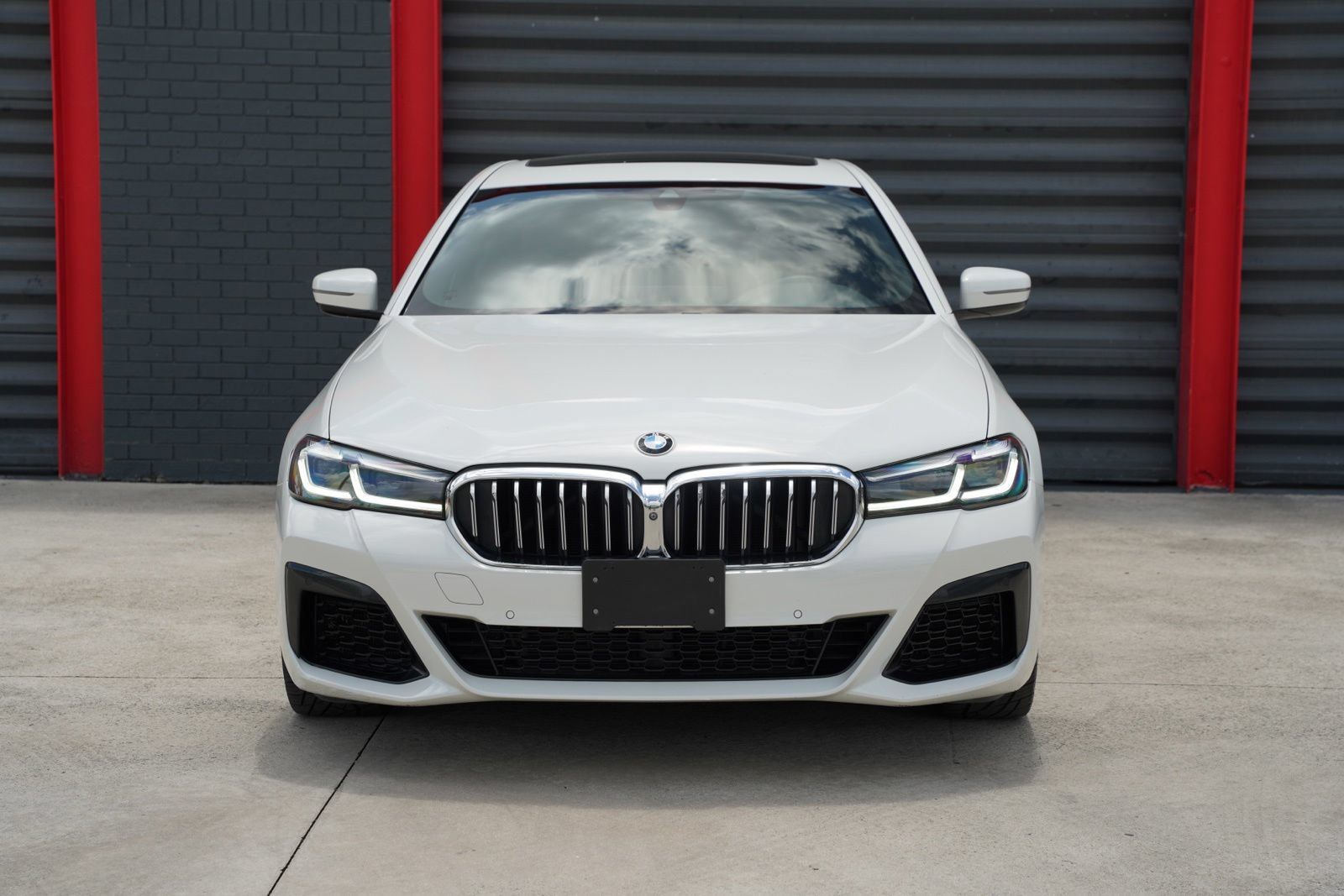 Used 2021 BMW 540i w/ M Sport Package RWD image 2