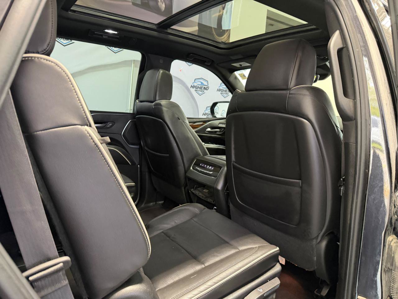Used 2023 Cadillac Escalade Premium Luxury AWD/4WD image 22